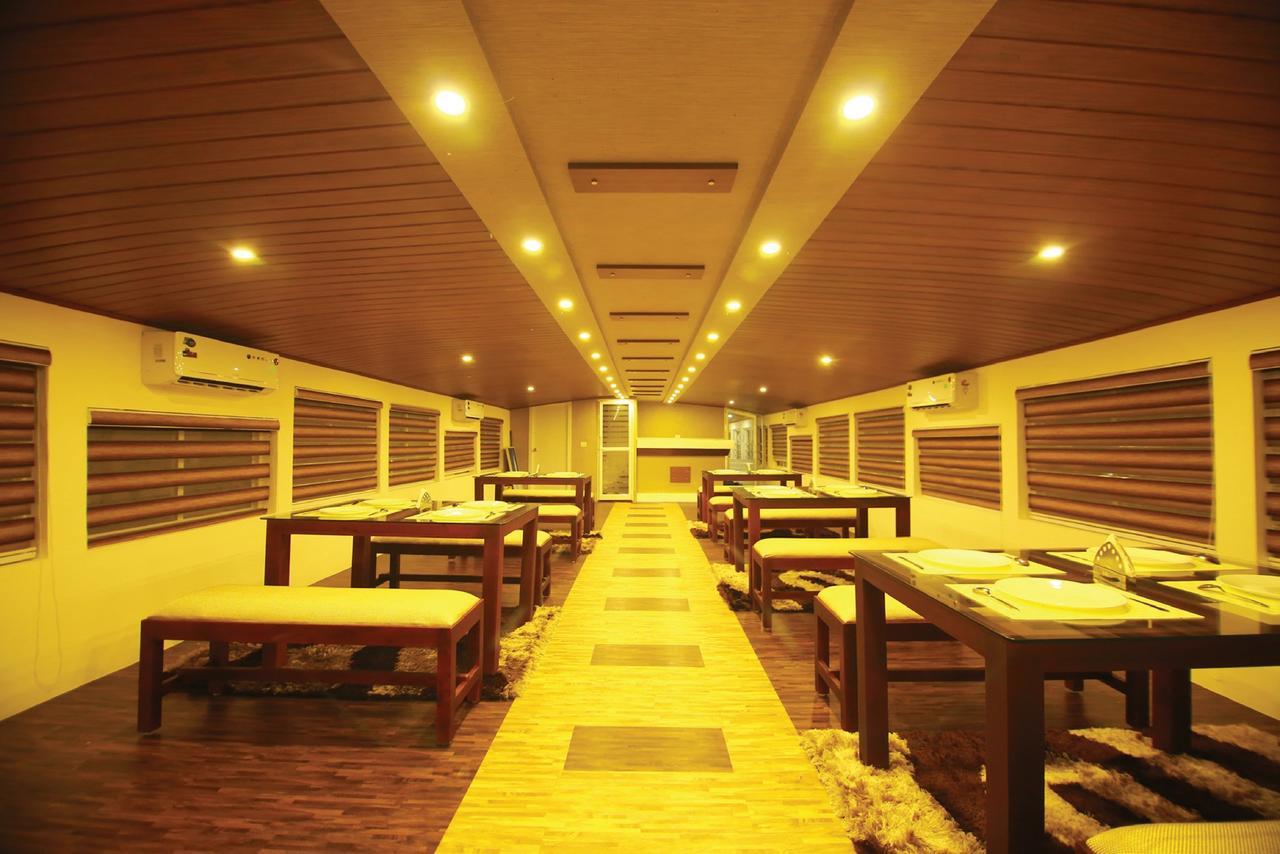 Indiavacationz Houseboats Hotel Alappuzha Exterior photo