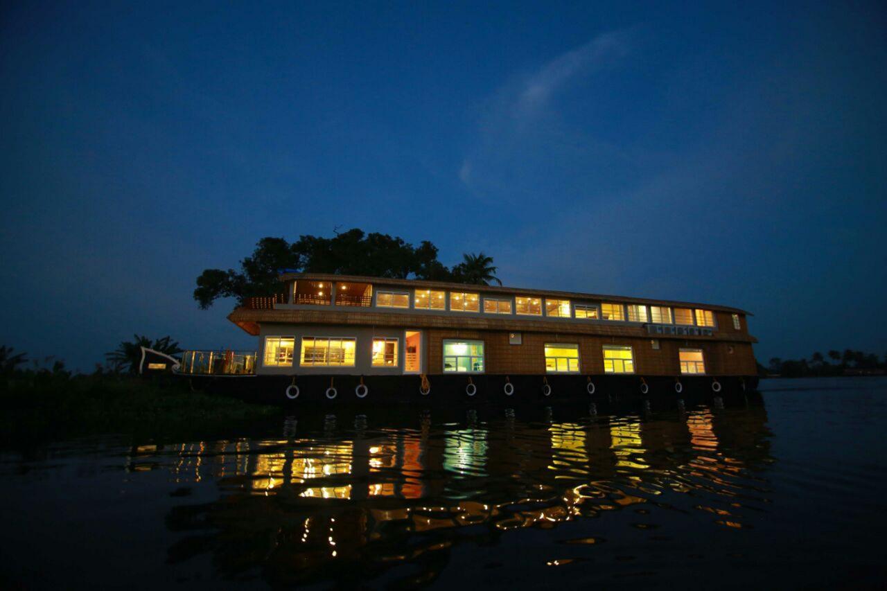 Indiavacationz Houseboats Hotel Alappuzha Exterior photo