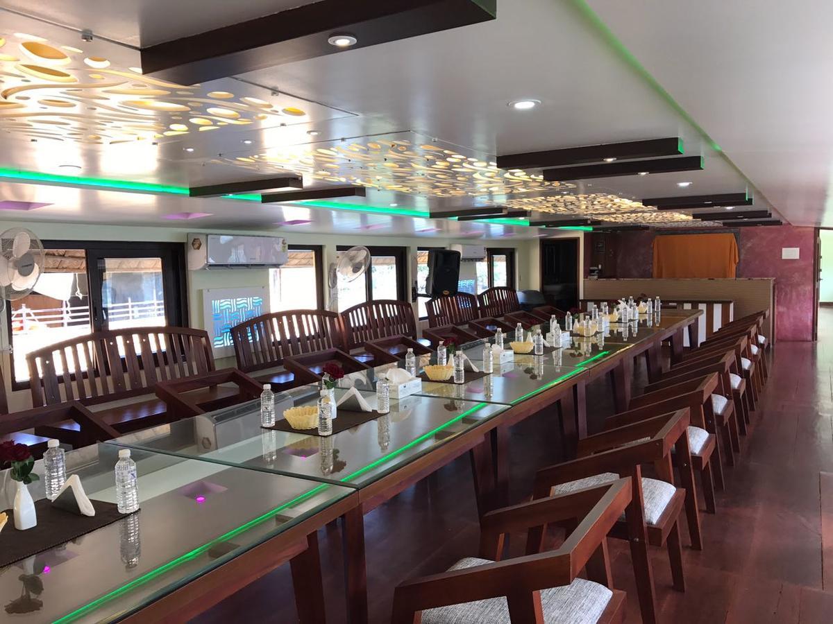 Indiavacationz Houseboats Hotel Alappuzha Exterior photo