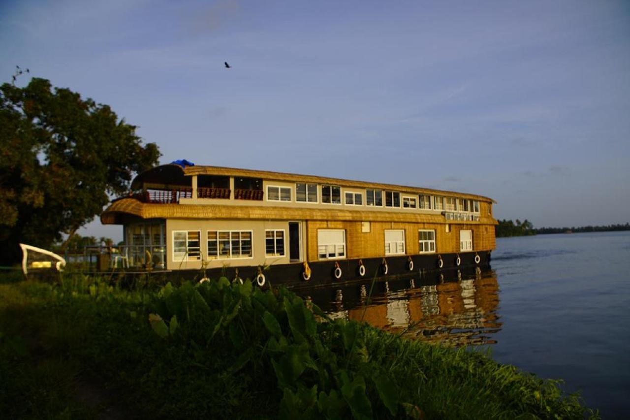 Indiavacationz Houseboats Hotel Alappuzha Exterior photo