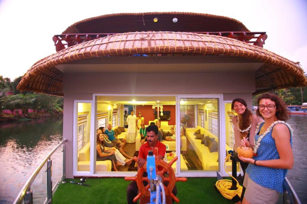 Indiavacationz Houseboats Hotel Alappuzha Exterior photo