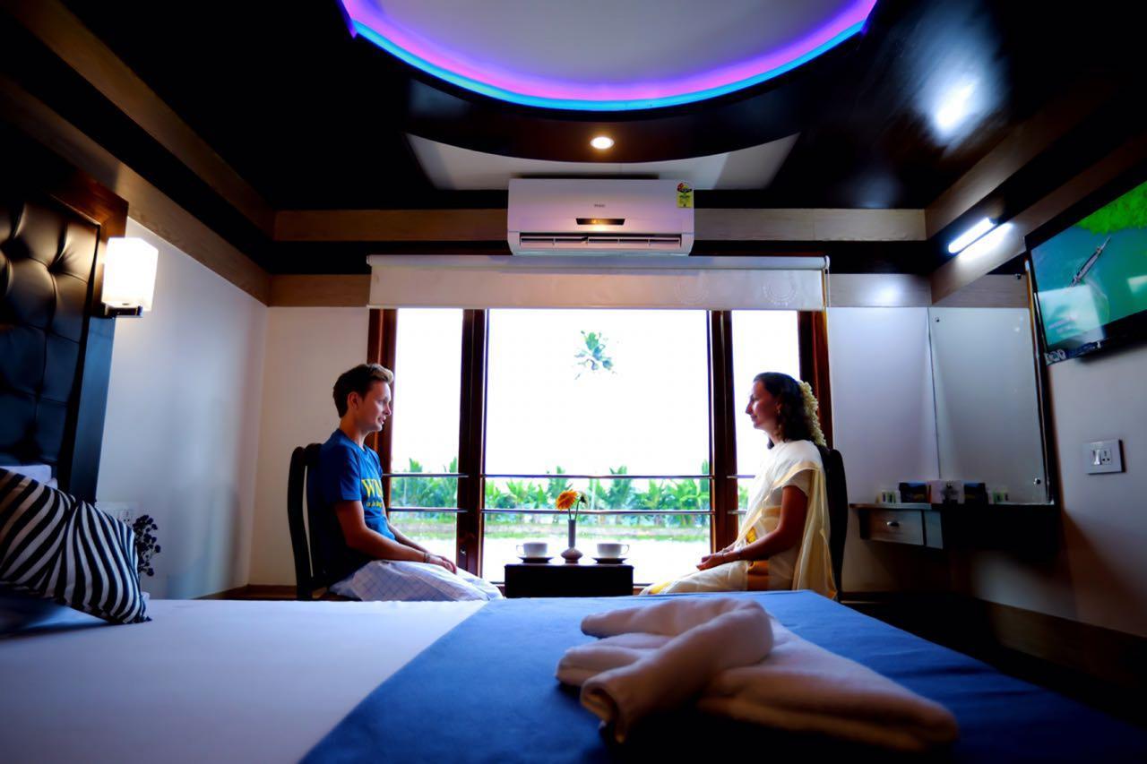 Indiavacationz Houseboats Hotel Alappuzha Exterior photo