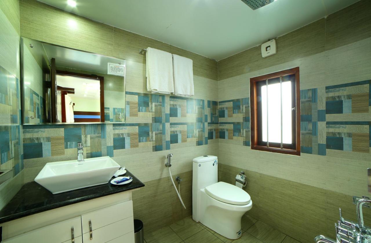 Indiavacationz Houseboats Hotel Alappuzha Exterior photo